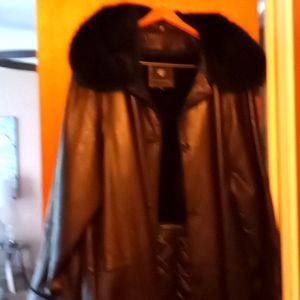 Genuine Italian leather coat with fur collar, worn only once. Beautiful coat